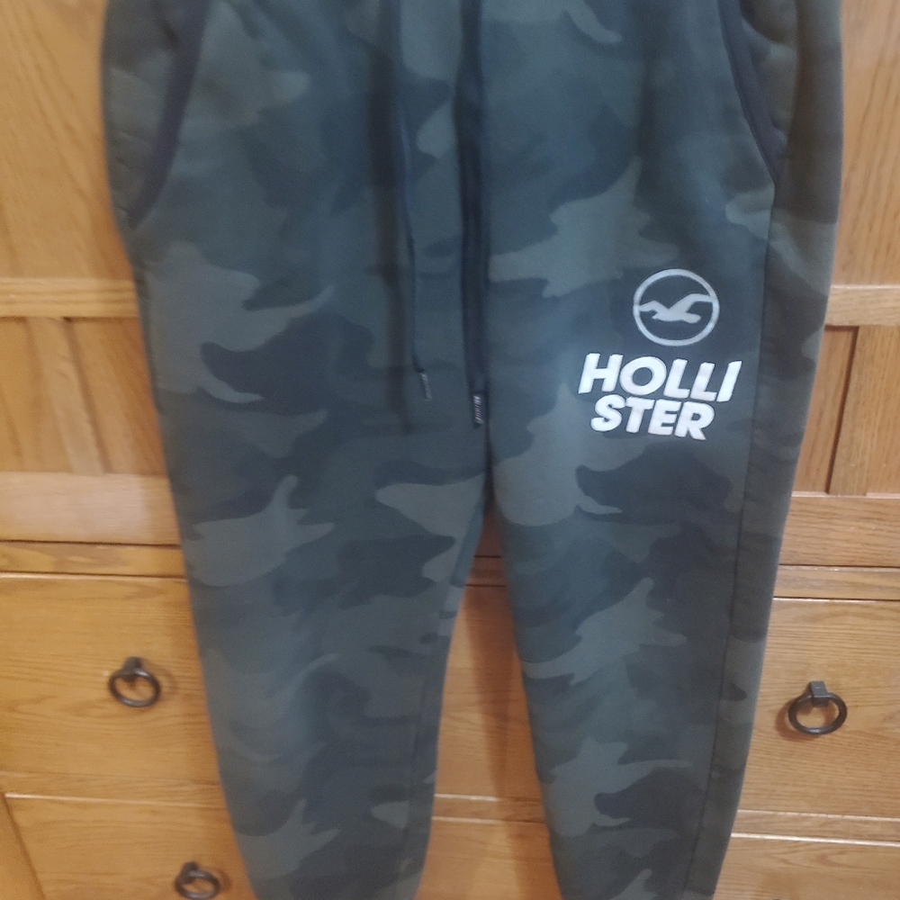 Hollister boys joggers BOGO